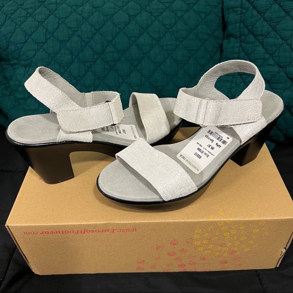 🖤 MUNRO (Size 7) Willa Suede Platform Sandal 🖤